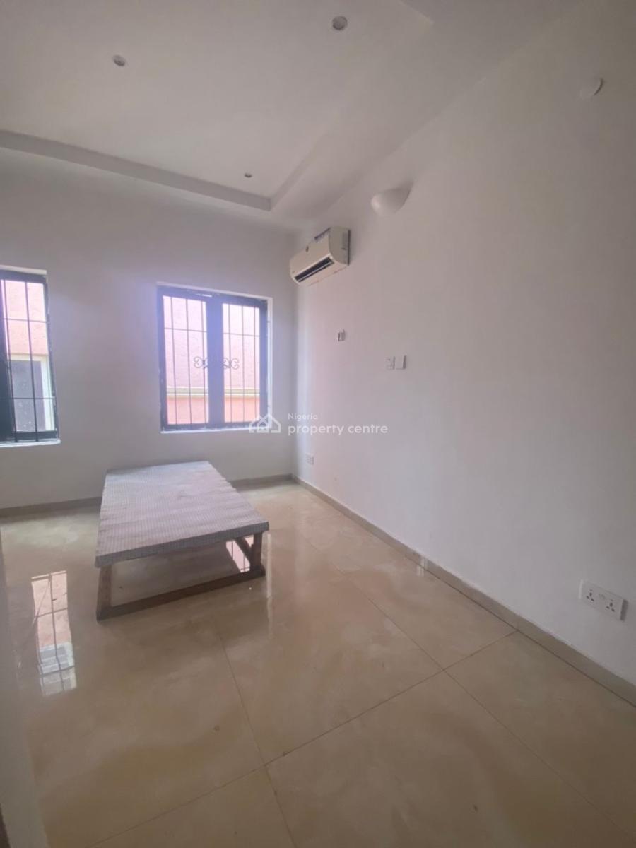 Serviced Three Bedrooms Flat, Lekki Phase 1, Lekki, Lagos, Flat / Apartment for Rent