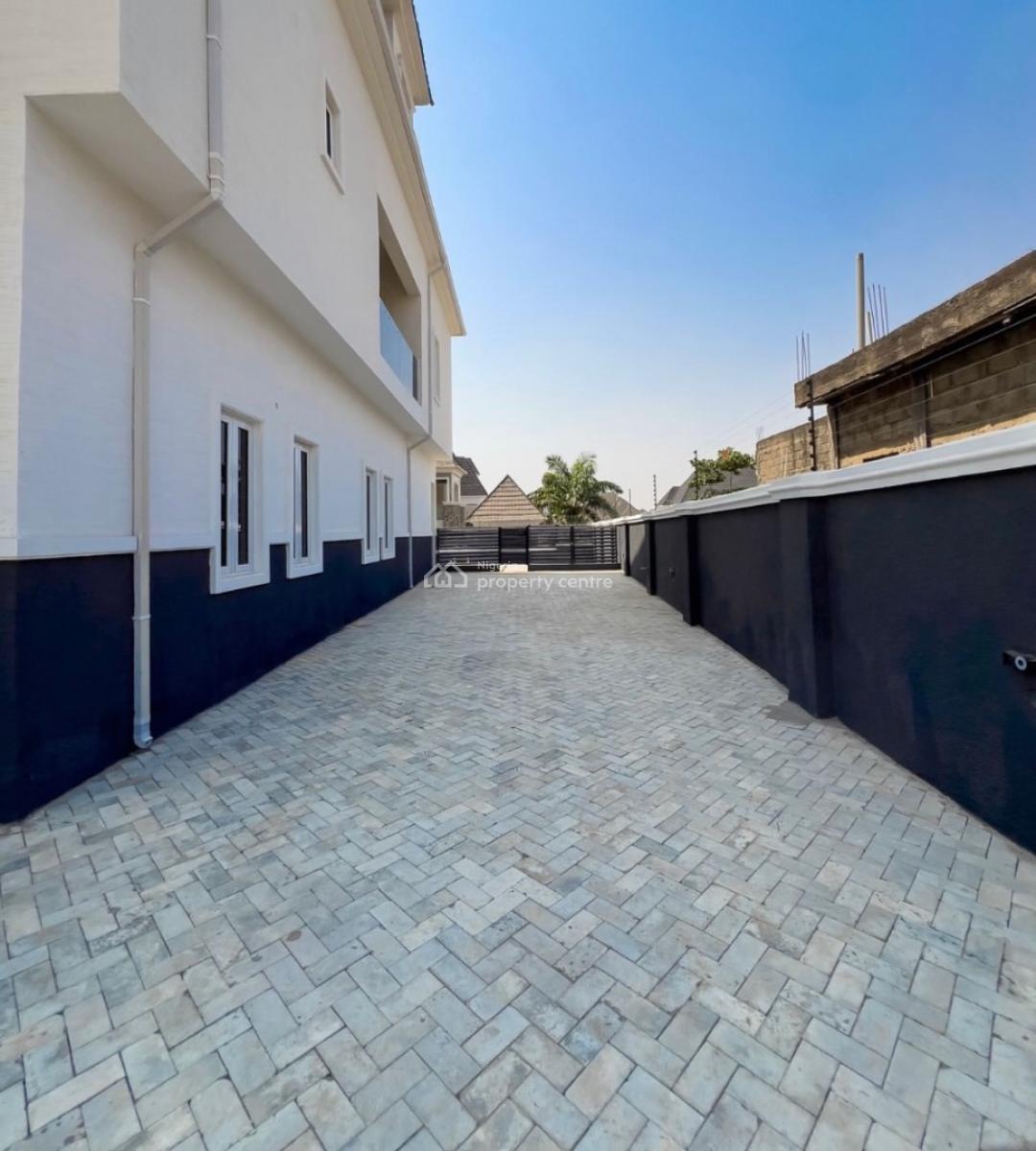 Distress 7 Bedroom Mansion, Efab Metropolis Estate, Karsana, Abuja, Detached Duplex for Sale