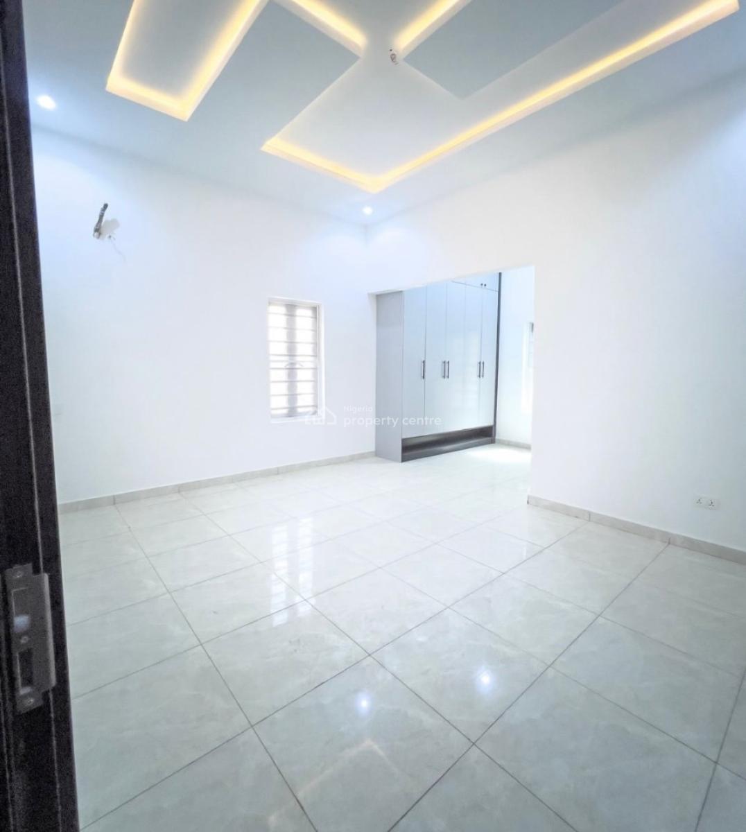 Distress 7 Bedroom Mansion, Efab Metropolis Estate, Karsana, Abuja, Detached Duplex for Sale