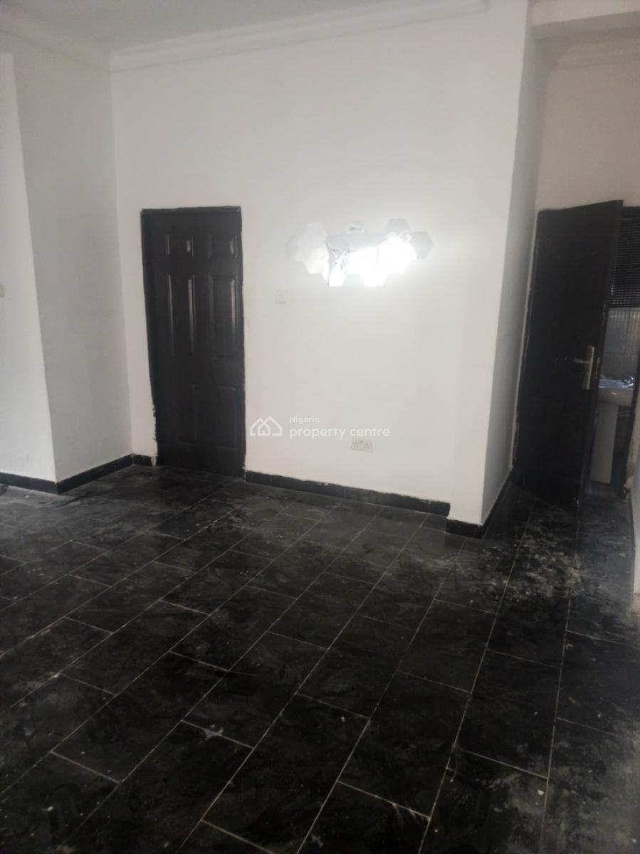 Clean Big 2 Bedroom Apartment, Mobil Road, Ilaje, Ajah, Lagos, Flat / Apartment for Rent