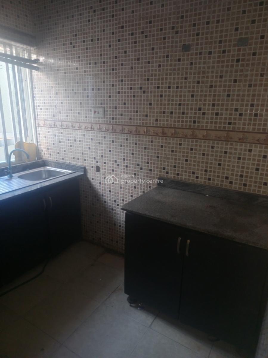 Clean Big 2 Bedroom Apartment, Mobil Road, Ilaje, Ajah, Lagos, Flat / Apartment for Rent
