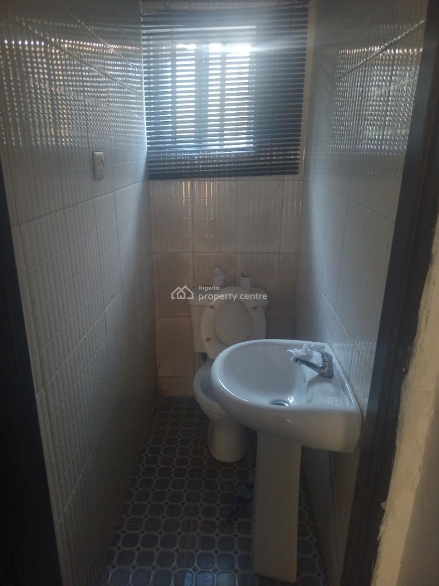 Clean Big 2 Bedroom Apartment, Mobil Road, Ilaje, Ajah, Lagos, Flat / Apartment for Rent