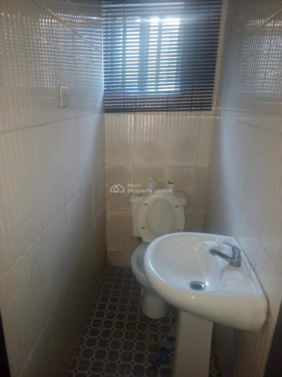 Clean Big 2 Bedroom Apartment, Mobil Road, Ilaje, Ajah, Lagos, Flat / Apartment for Rent