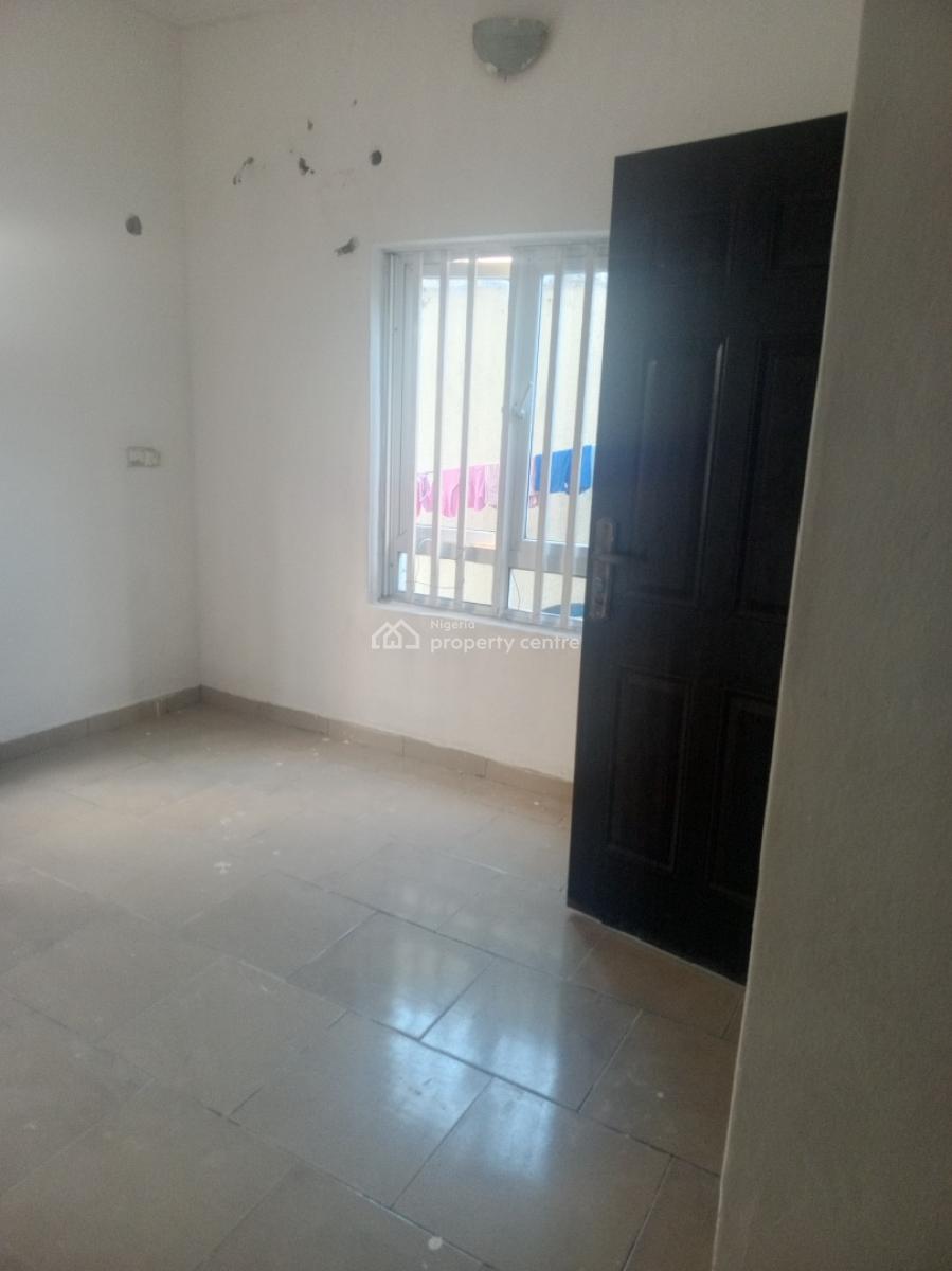 Clean Big 2 Bedroom Apartment, Mobil Road, Ilaje, Ajah, Lagos, Flat / Apartment for Rent
