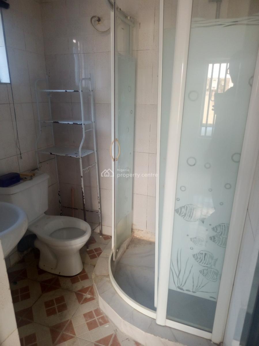 Clean Big 2 Bedroom Apartment, Mobil Road, Ilaje, Ajah, Lagos, Flat / Apartment for Rent