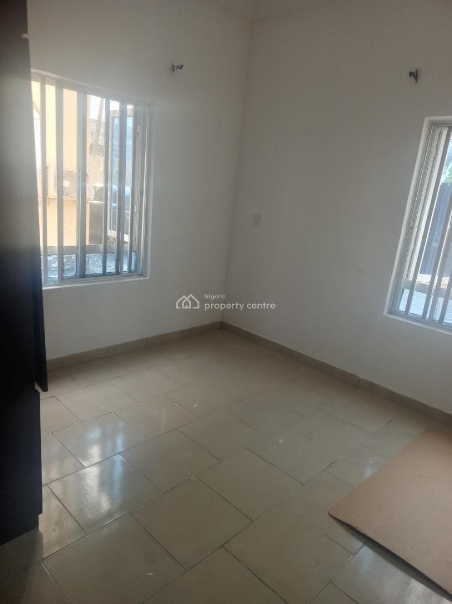 Clean Big 2 Bedroom Apartment, Mobil Road, Ilaje, Ajah, Lagos, Flat / Apartment for Rent