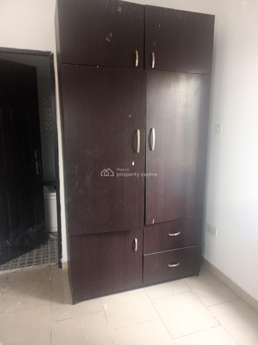 Clean Big 2 Bedroom Apartment, Mobil Road, Ilaje, Ajah, Lagos, Flat / Apartment for Rent
