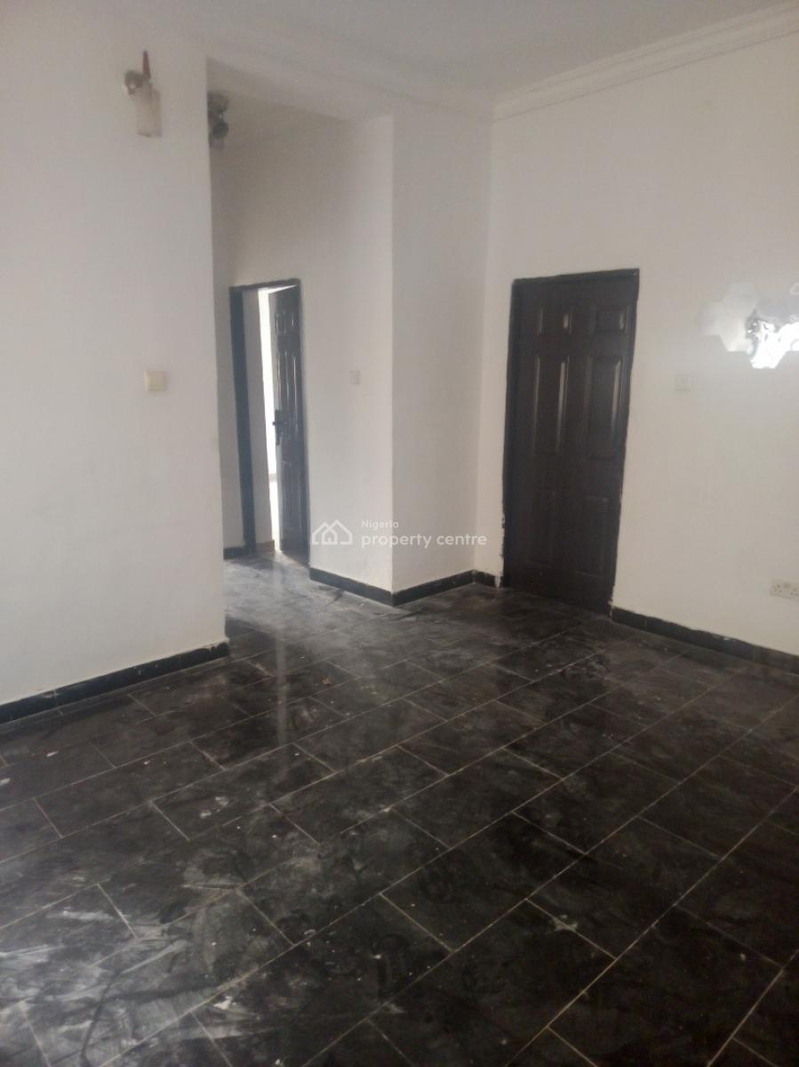 Clean Big 2 Bedroom Apartment, Mobil Road, Ilaje, Ajah, Lagos, Flat / Apartment for Rent