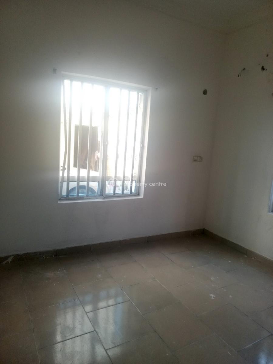Clean Big 2 Bedroom Apartment, Mobil Road, Ilaje, Ajah, Lagos, Flat / Apartment for Rent