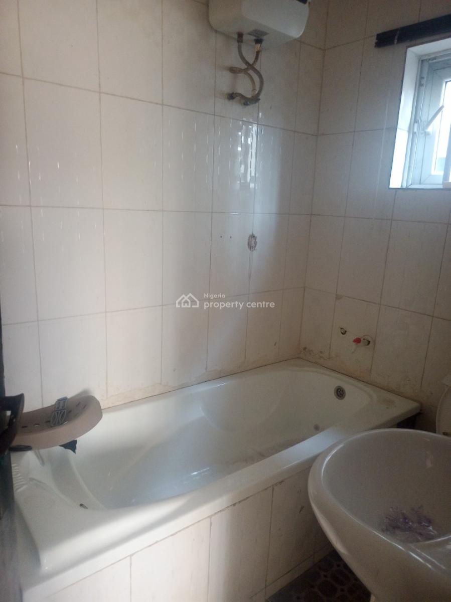 Clean Big 2 Bedroom Apartment, Mobil Road, Ilaje, Ajah, Lagos, Flat / Apartment for Rent