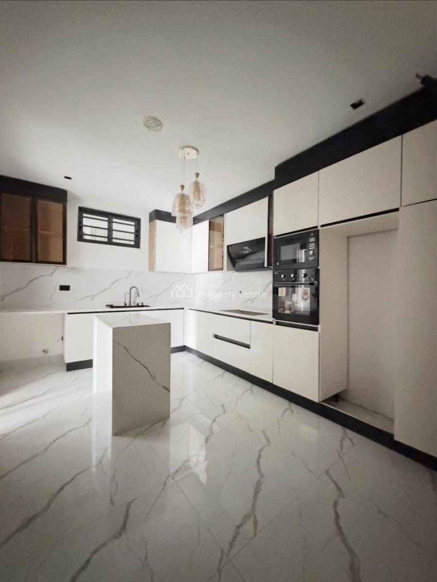 Lovely 2 Bedroom Apartment with Bq, Lekki Phase 1, Lekki, Lagos, Block of Flats for Sale