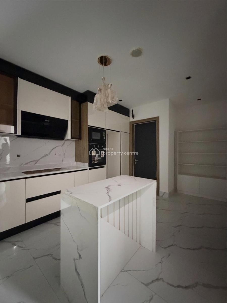 Lovely 2 Bedroom Apartment with Bq, Lekki Phase 1, Lekki, Lagos, Block of Flats for Sale