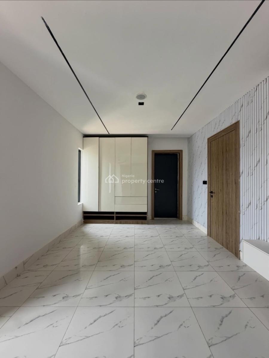 Lovely 2 Bedroom Apartment with Bq, Lekki Phase 1, Lekki, Lagos, Block of Flats for Sale