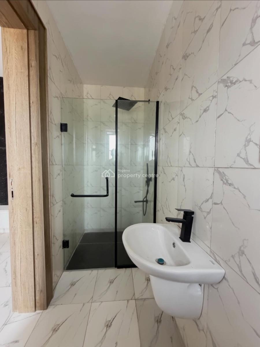 Lovely 2 Bedroom Apartment with Bq, Lekki Phase 1, Lekki, Lagos, Block of Flats for Sale