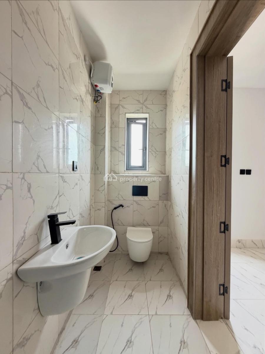 Lovely 2 Bedroom Apartment with Bq, Lekki Phase 1, Lekki, Lagos, Block of Flats for Sale