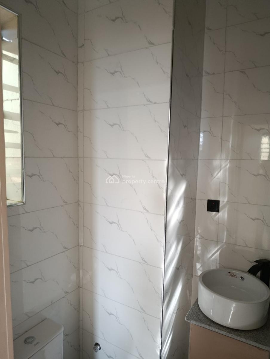 Modern 2 Bedroom Apartment in a Secured and Gated Estate, Lekron Estate,, New Bodija, Ibadan, Oyo, Semi-detached Bungalow for Sale