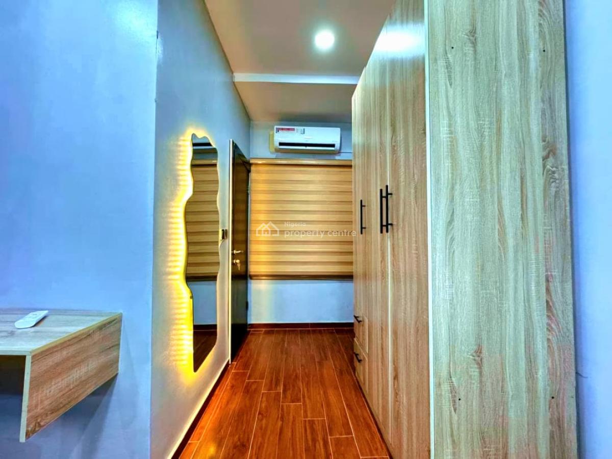 1 Bedroom Apartment with Housekeeping and Laundry Facilities, 2 Car Park Space,cctv Cameras and 2 Available Staff, Ikate, Lekki, Lagos, Flat / Apartment Short Let