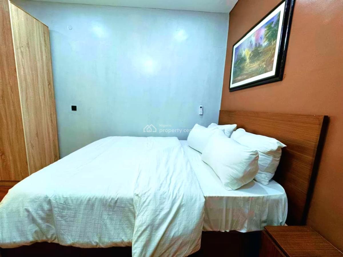 1 Bedroom Apartment with Housekeeping and Laundry Facilities, 2 Car Park Space,cctv Cameras and 2 Available Staff, Ikate, Lekki, Lagos, Flat / Apartment Short Let