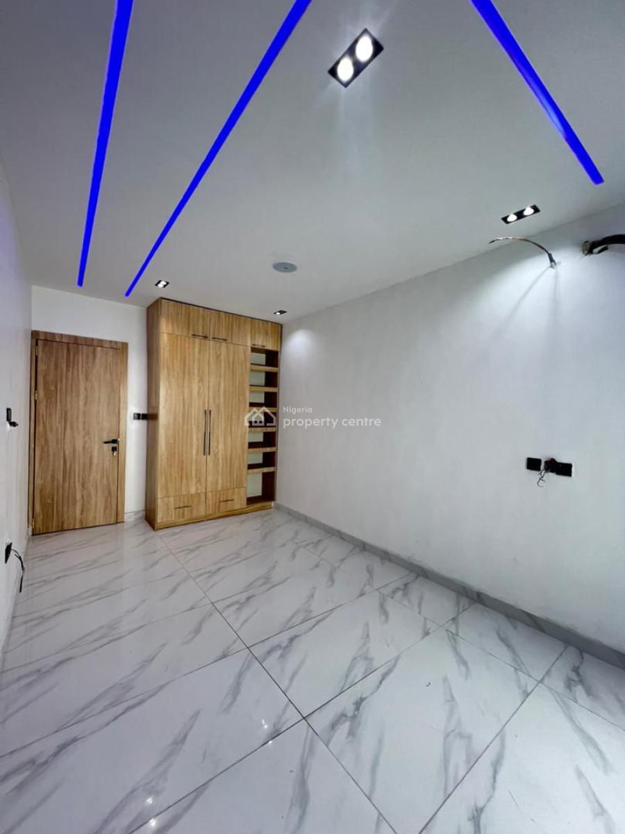 Spacious 2 Bedroom Apartment with Elevator, Swimming Pool , Gym and Bq, Lekki Phase 1, Lekki, Lagos, Flat / Apartment for Sale