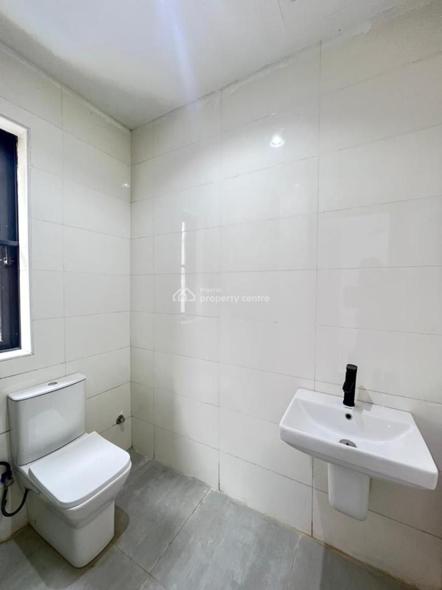 Spacious 2 Bedroom Apartment with Elevator, Swimming Pool , Gym and Bq, Lekki Phase 1, Lekki, Lagos, Flat / Apartment for Sale