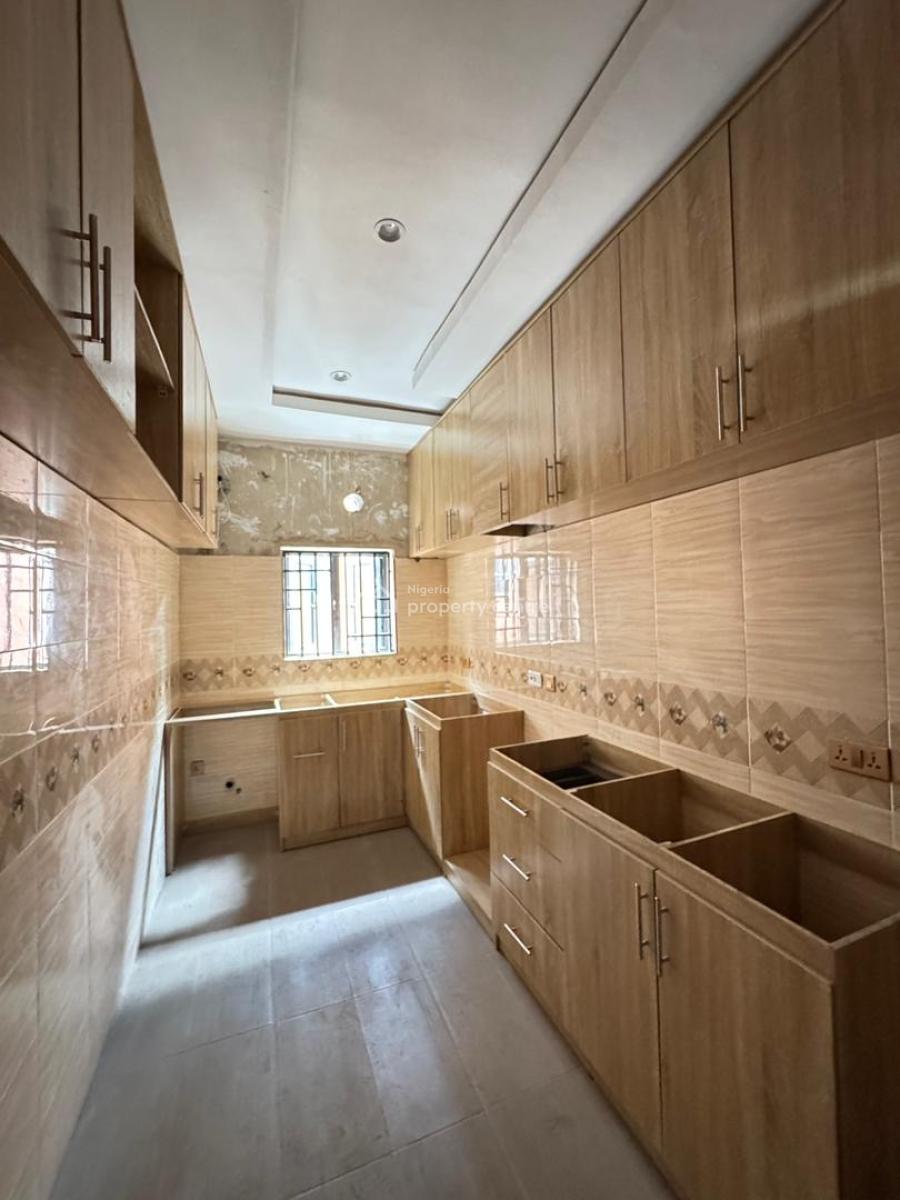 Lovely 2 Bedroom Apartment in a Serene Environment, Surulere, Surulere, Lagos, Block of Flats for Sale