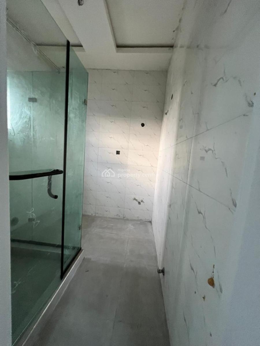 Beautifully Built 2 Bedroom Apartment with Bq, Lekki Phase 1, Lekki Phase 1, Lekki, Lagos, Block of Flats for Sale