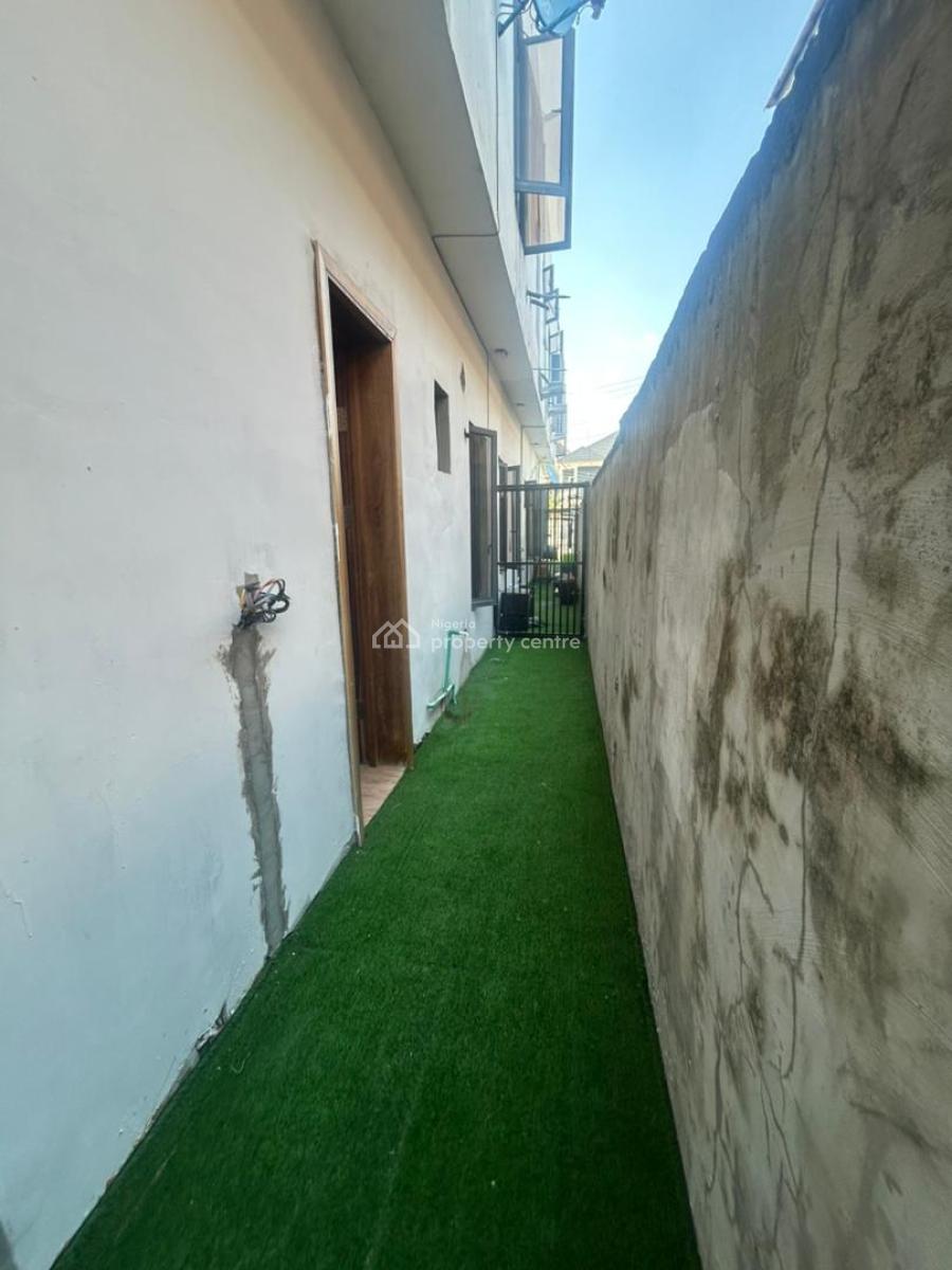 4-bedroom Duplex  - Spacious 4-bedroom All En-suite, Mobil Road,lekki, Ilaje, Ajah, Lagos, Terraced Duplex for Rent