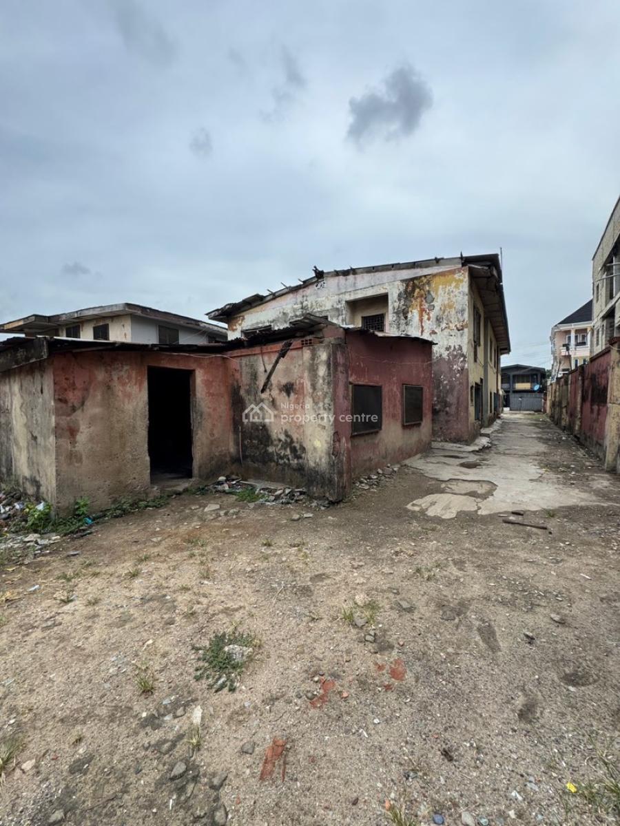 Storey Building with Blocks of Flats Sitting on a 1600sqm Land, Surulere, Lagos, Block of Flats for Sale