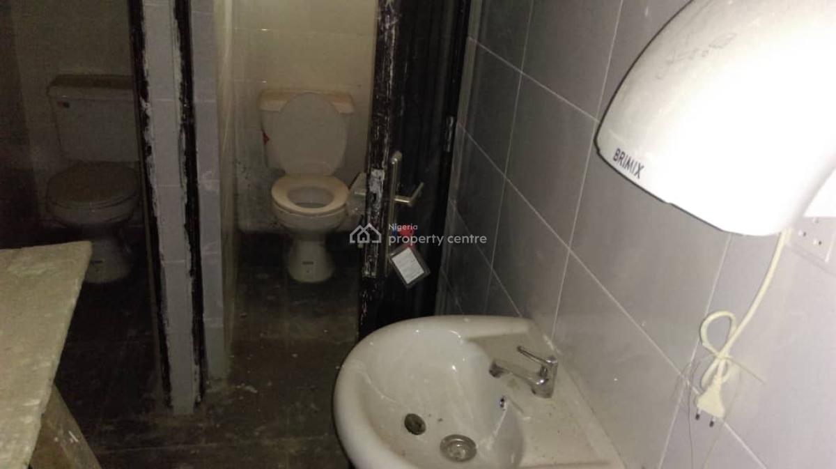 Standard and Spacious Office Space, Km 8 Sapele Road, Evbouriaria, Benin, Benin, Oredo, Edo, Office Space for Rent