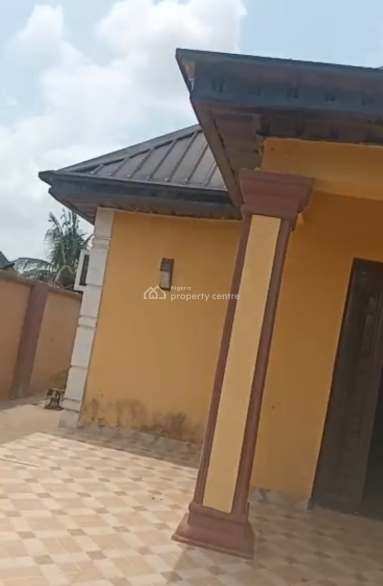 Beautifully Built Self Compound Three Bedroom Bungalow, Mowe Town, Ogun, House for Rent