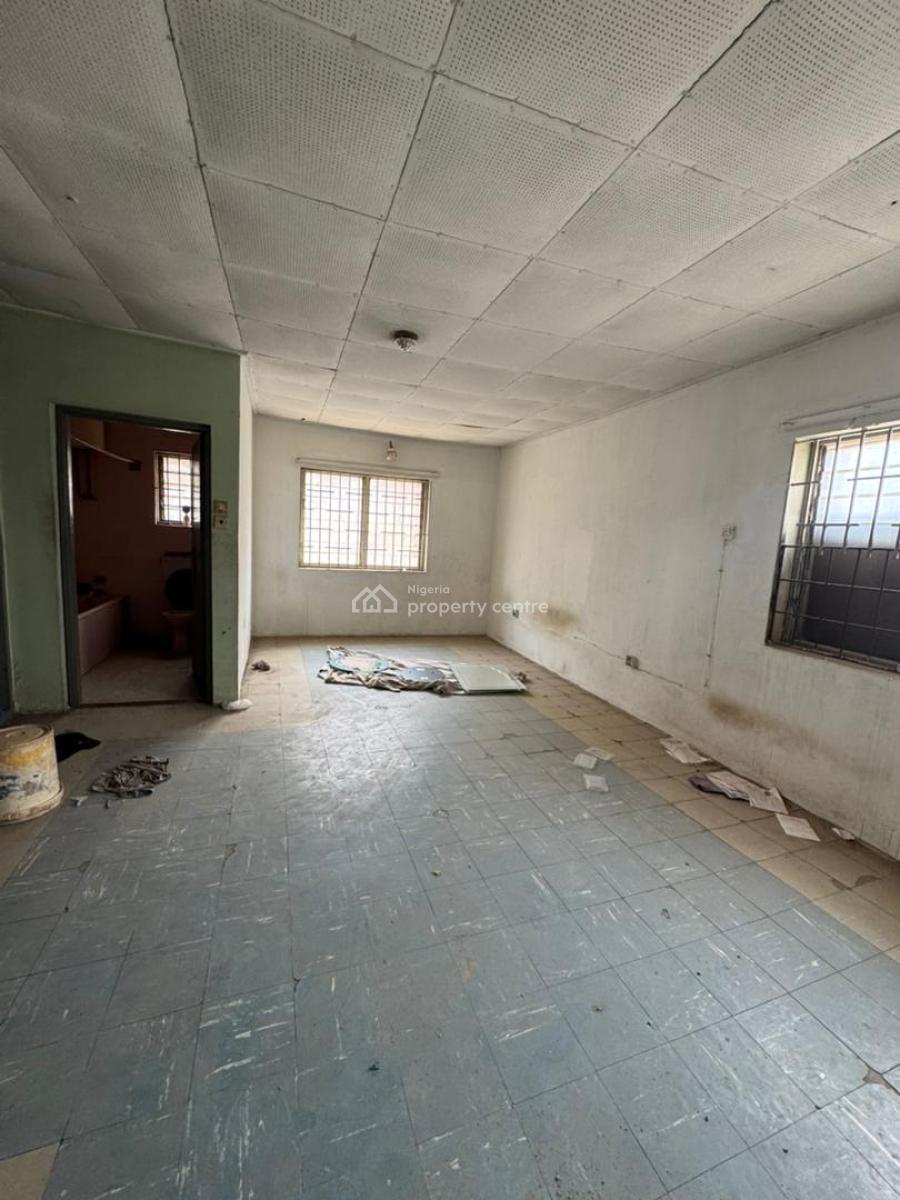 a Spacious 5 Bedroom Semi-detached Duplex + Room & Parlour Bq, Ikolaba Main Estate, Ibadan, Oyo, House for Sale