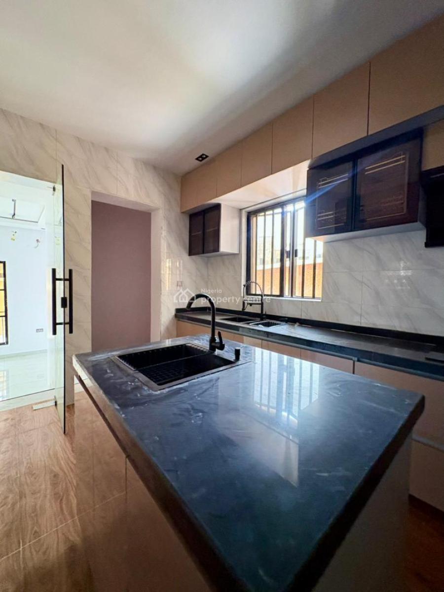 Exquisitely Finished, New & Spacious 4 Bedrooms Duplex with an Attache, Location:* Carlton Gate Estate, Beside Kolapo Ishola Gra, Ibadan, Ibadan, Oyo, House for Sale