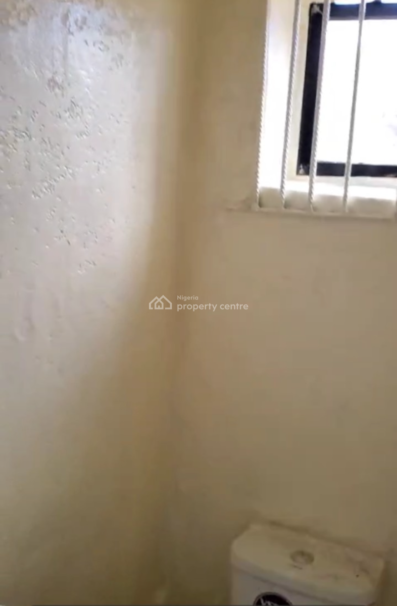 Three Bedroom Flat, Egbeda, Alimosho, Lagos, Flat / Apartment for Rent