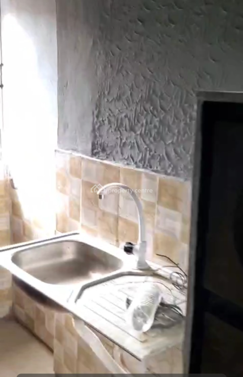 Three Bedroom Flat, Egbeda, Alimosho, Lagos, Flat / Apartment for Rent