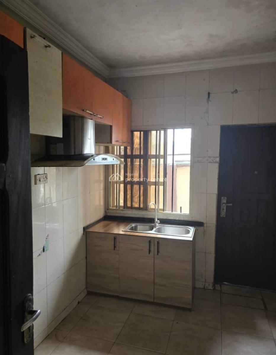 Standard Three Bedroom Flat, Omole Phase 2, Ikeja, Lagos, Flat / Apartment for Rent