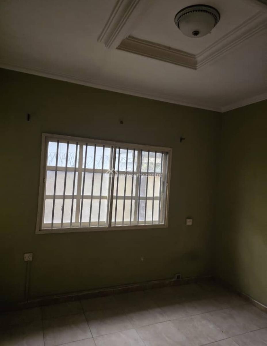 Standard Three Bedroom Flat, Omole Phase 2, Ikeja, Lagos, Flat / Apartment for Rent