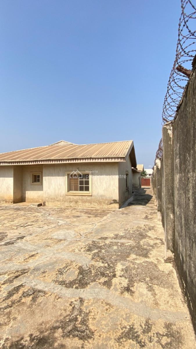 a  Four (4) Bedroom Bungalow with a Very Spacious Compound, Along  Temidire Area, Ologuneru, Ibadan, Oyo, House for Sale