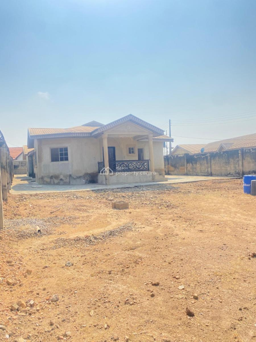 a  Four (4) Bedroom Bungalow with a Very Spacious Compound, Along  Temidire Area, Ologuneru, Ibadan, Oyo, House for Sale