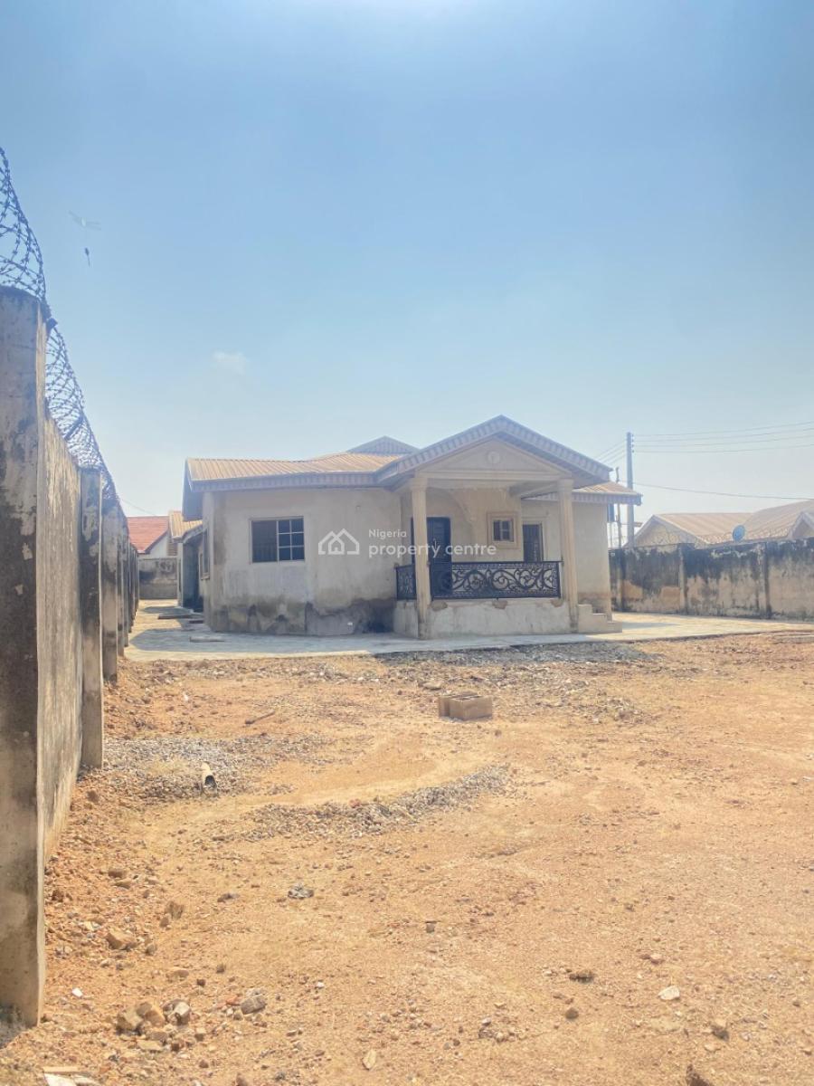 a  Four (4) Bedroom Bungalow with a Very Spacious Compound, Along  Temidire Area, Ologuneru, Ibadan, Oyo, House for Sale