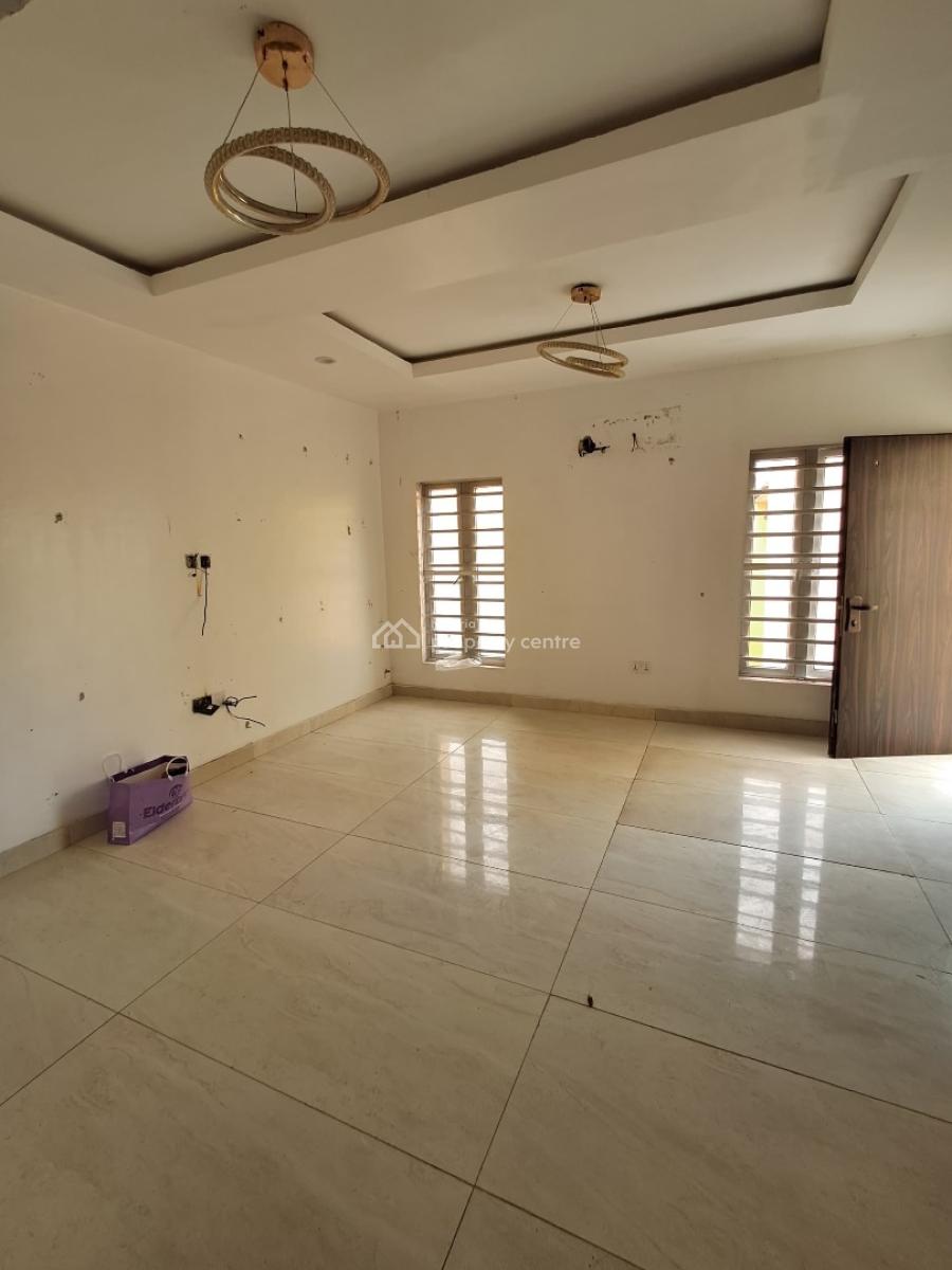 a Spacious 2 Bedroom Apartment, Grand Cut Estate Orchid Road, Lekki, Lagos, Flat / Apartment for Rent