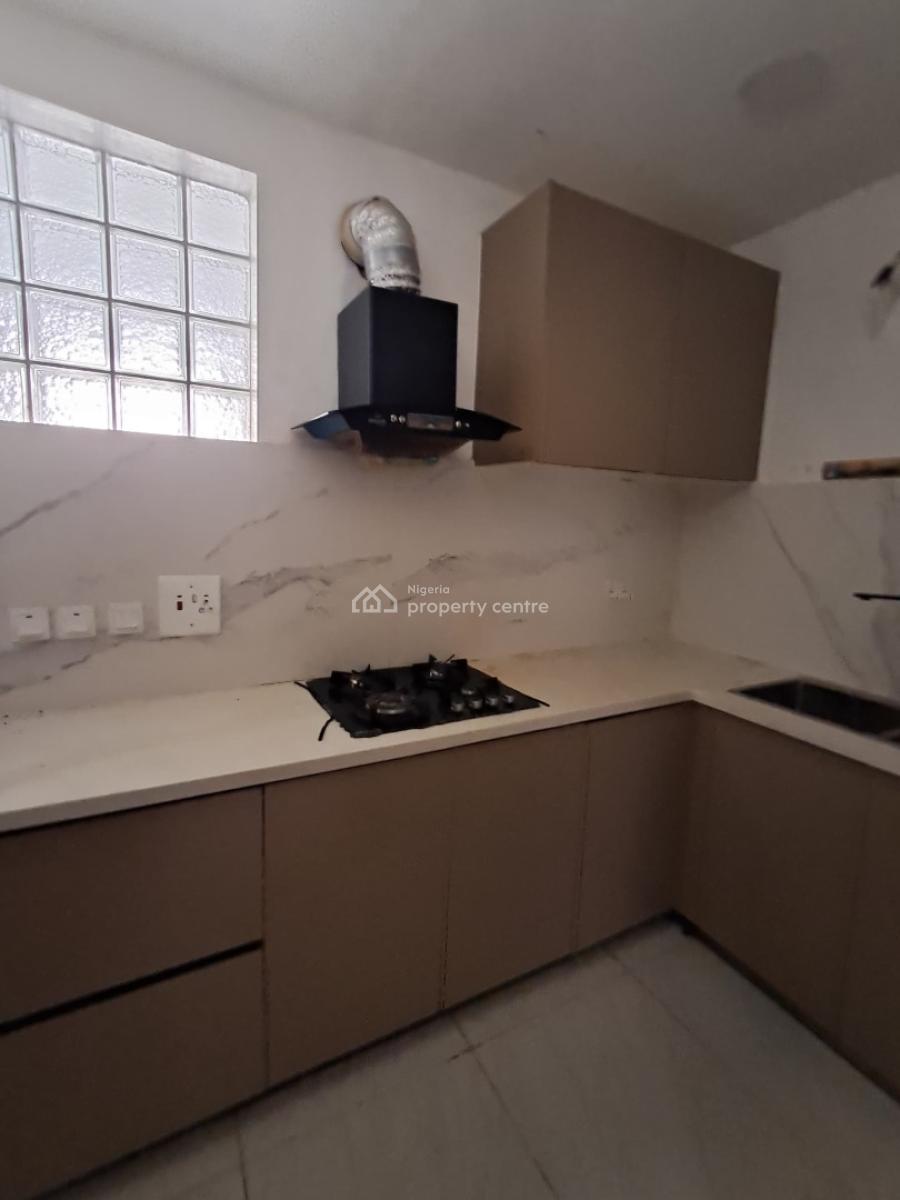 a Spacious 2 Bedroom Apartment, Grand Cut Estate Orchid Road, Lekki, Lagos, Flat / Apartment for Rent