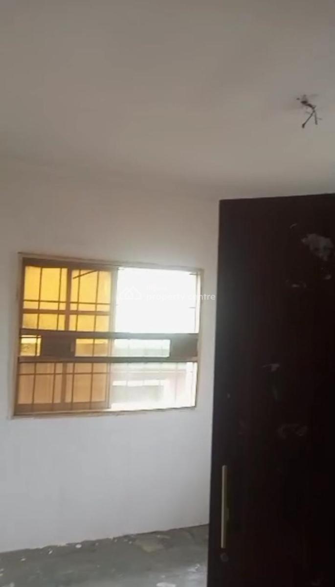 Lovely 3 Bedroom Flat, Off Ijesha Road*, Surulere, Lagos, Flat / Apartment for Rent