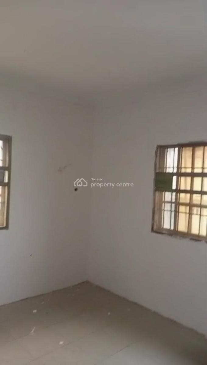 Lovely 3 Bedroom Flat, Off Ijesha Road*, Surulere, Lagos, Flat / Apartment for Rent