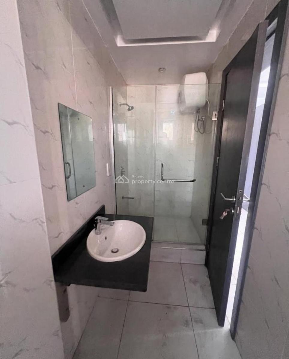 2 Bedroom Apartment, Lekki Phase 1, Lekki, Lagos, Block of Flats for Sale