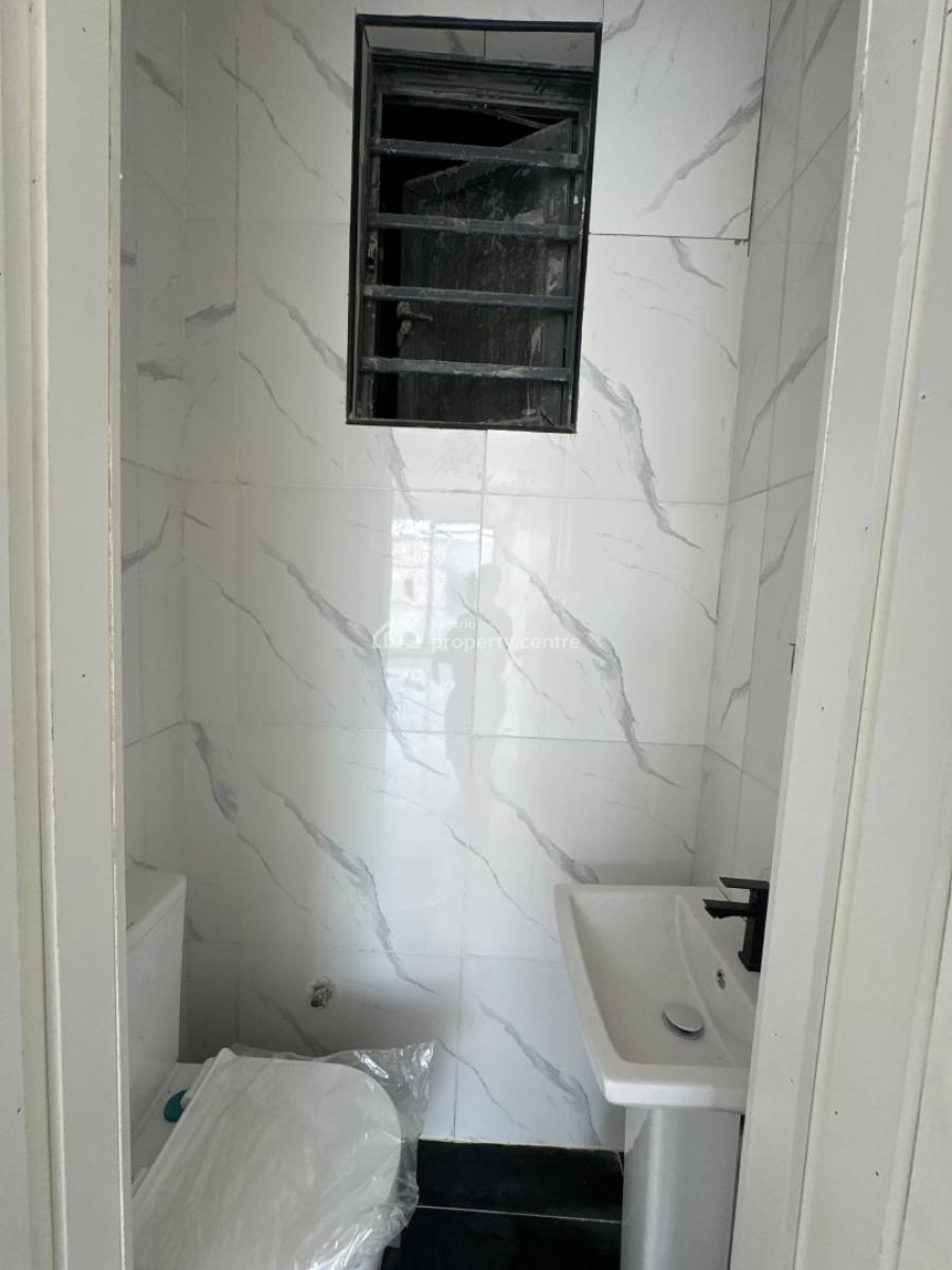 2 Bedroom Apartment, Lekki Phase 1, Lekki, Lagos, Flat / Apartment for Sale