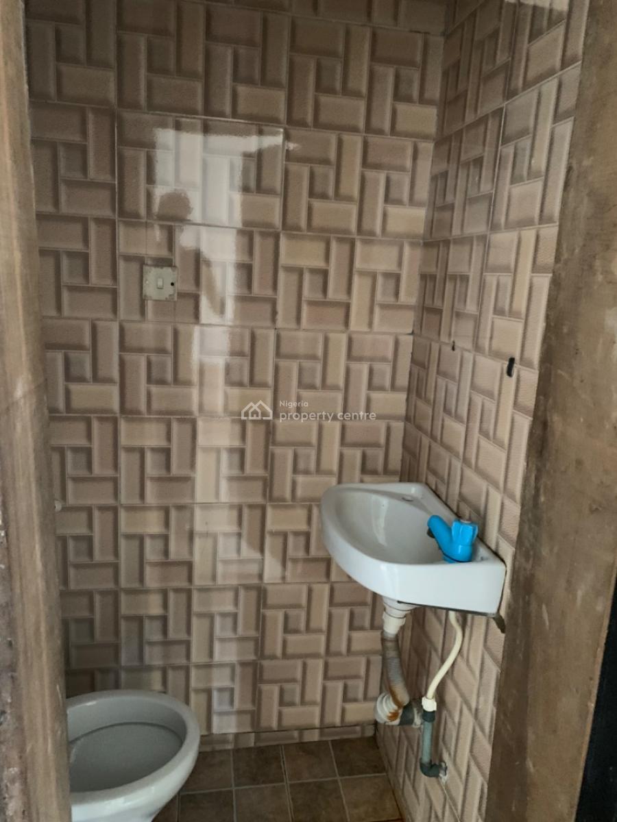 Spacious 2 Bedroom Flat, Gra Phase 1, Magodo, Lagos, Flat / Apartment for Rent