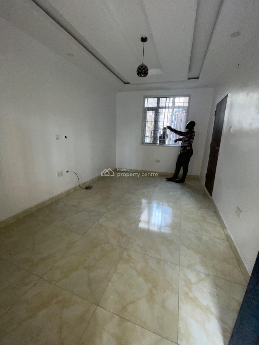 a Big Parlor Space in a Shared Apartment, Southdrith Estate Along Mobil Road Ilaje, Lekki, Lagos, Self Contain (single Rooms) for Rent