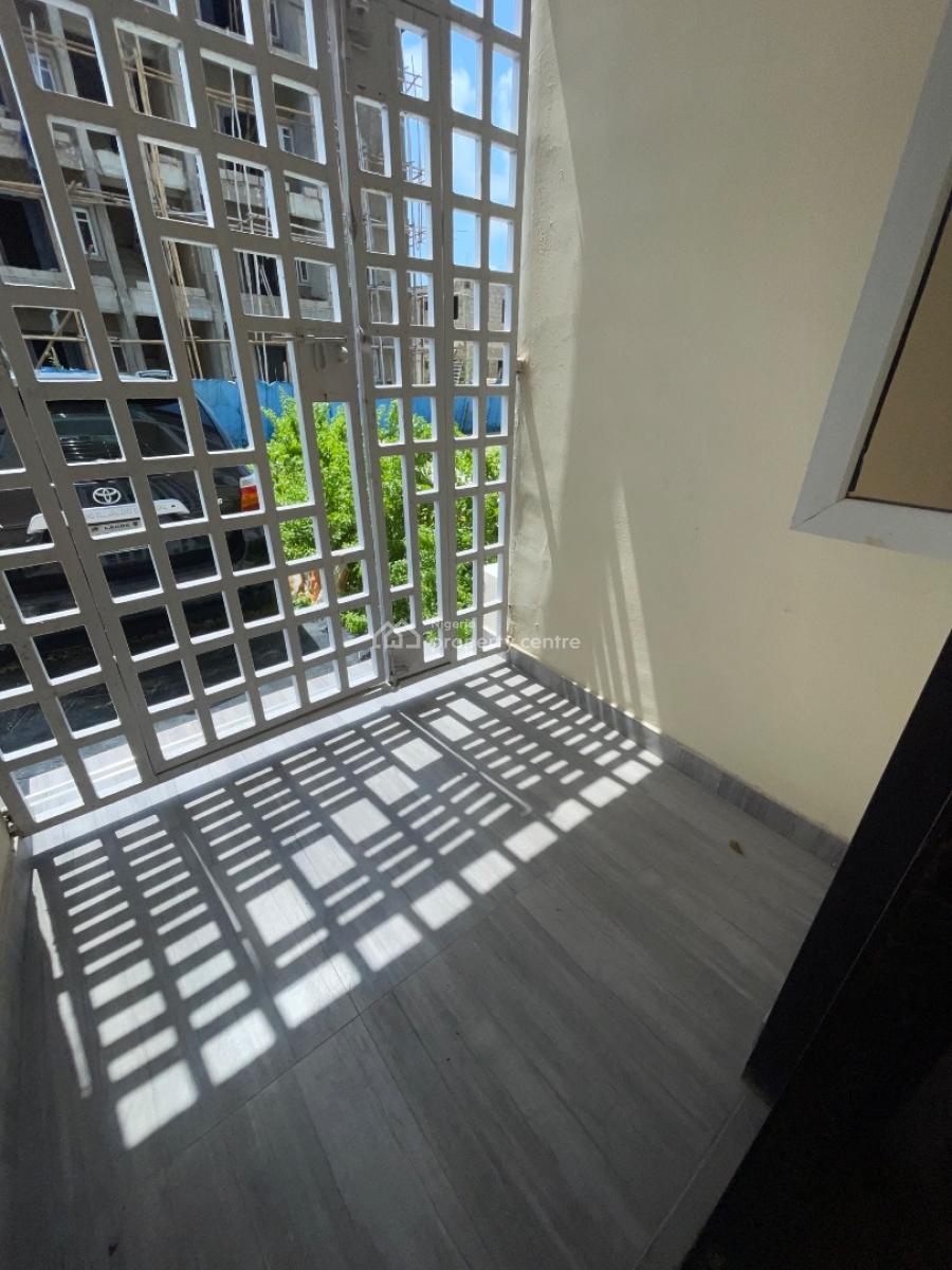 a Big Parlor Space in a Shared Apartment, Southdrith Estate Along Mobil Road Ilaje, Lekki, Lagos, Self Contain (single Rooms) for Rent