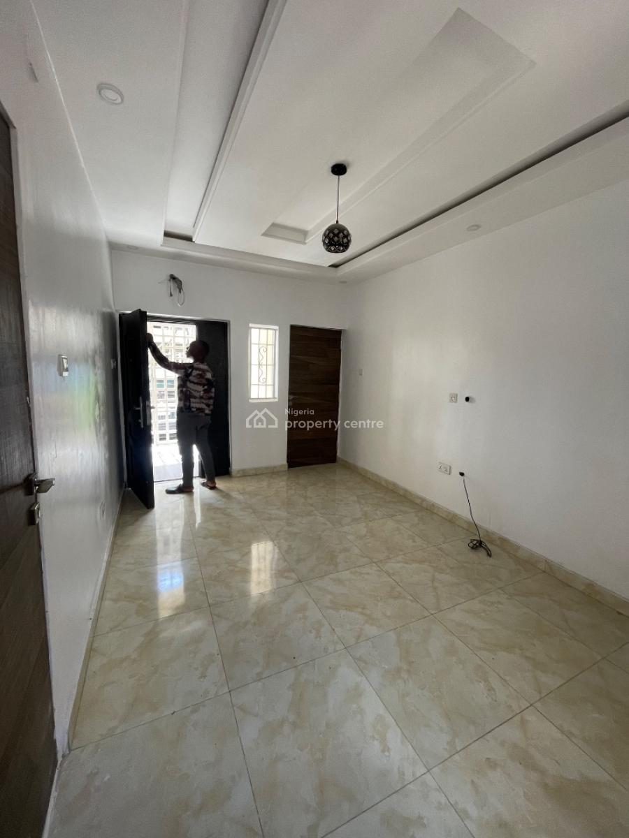 a Big Parlor Space in a Shared Apartment, Southdrith Estate Along Mobil Road Ilaje, Lekki, Lagos, Self Contain (single Rooms) for Rent