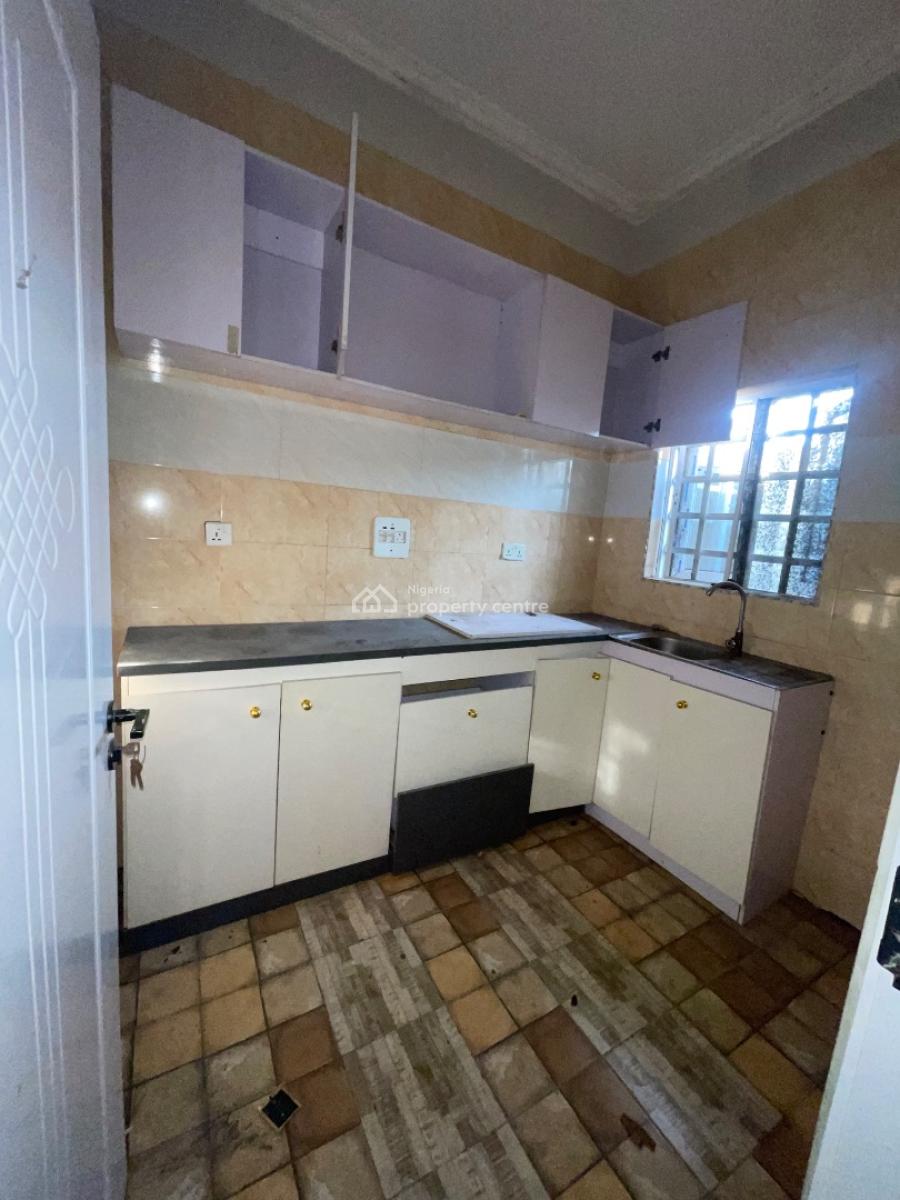 a Big Parlor Space in a Shared Apartment, Southdrith Estate Along Mobil Road Ilaje, Lekki, Lagos, Self Contain (single Rooms) for Rent